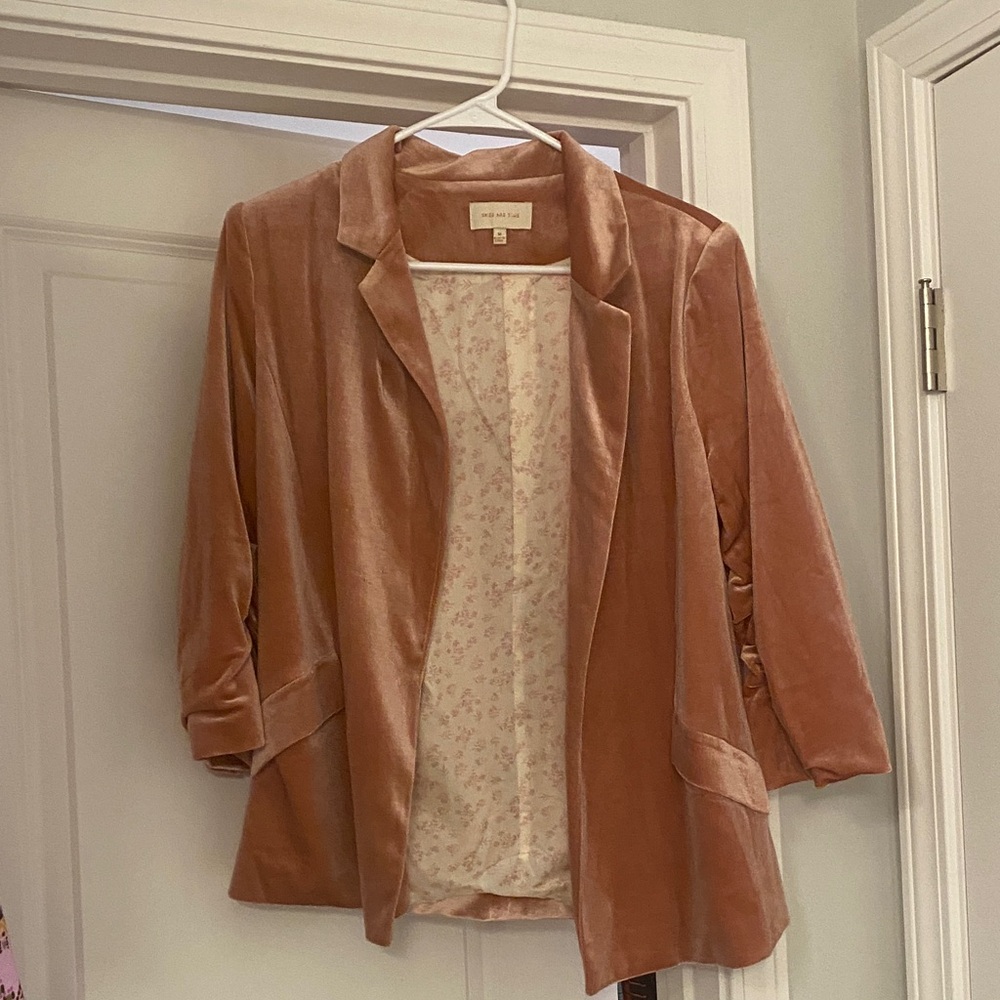 Skies Are Blue Women's Velvet Blazer in Soft Brown